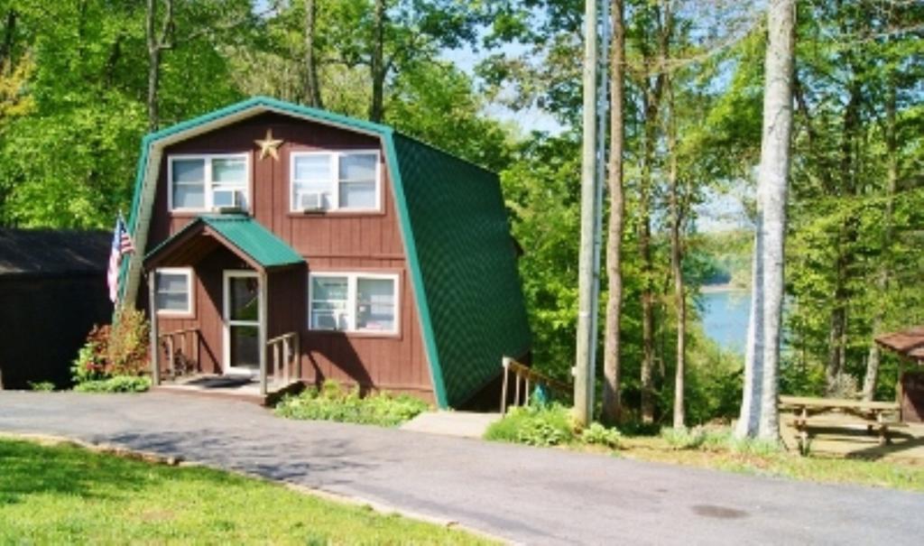 Отель Cabin On Cumberland Jamestown Экстерьер фото